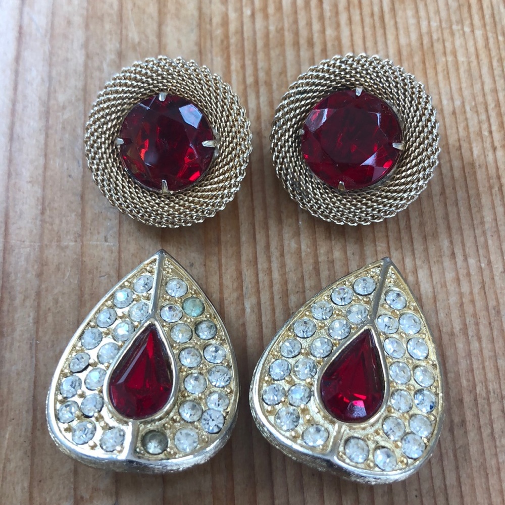 Set of two clip on earrings